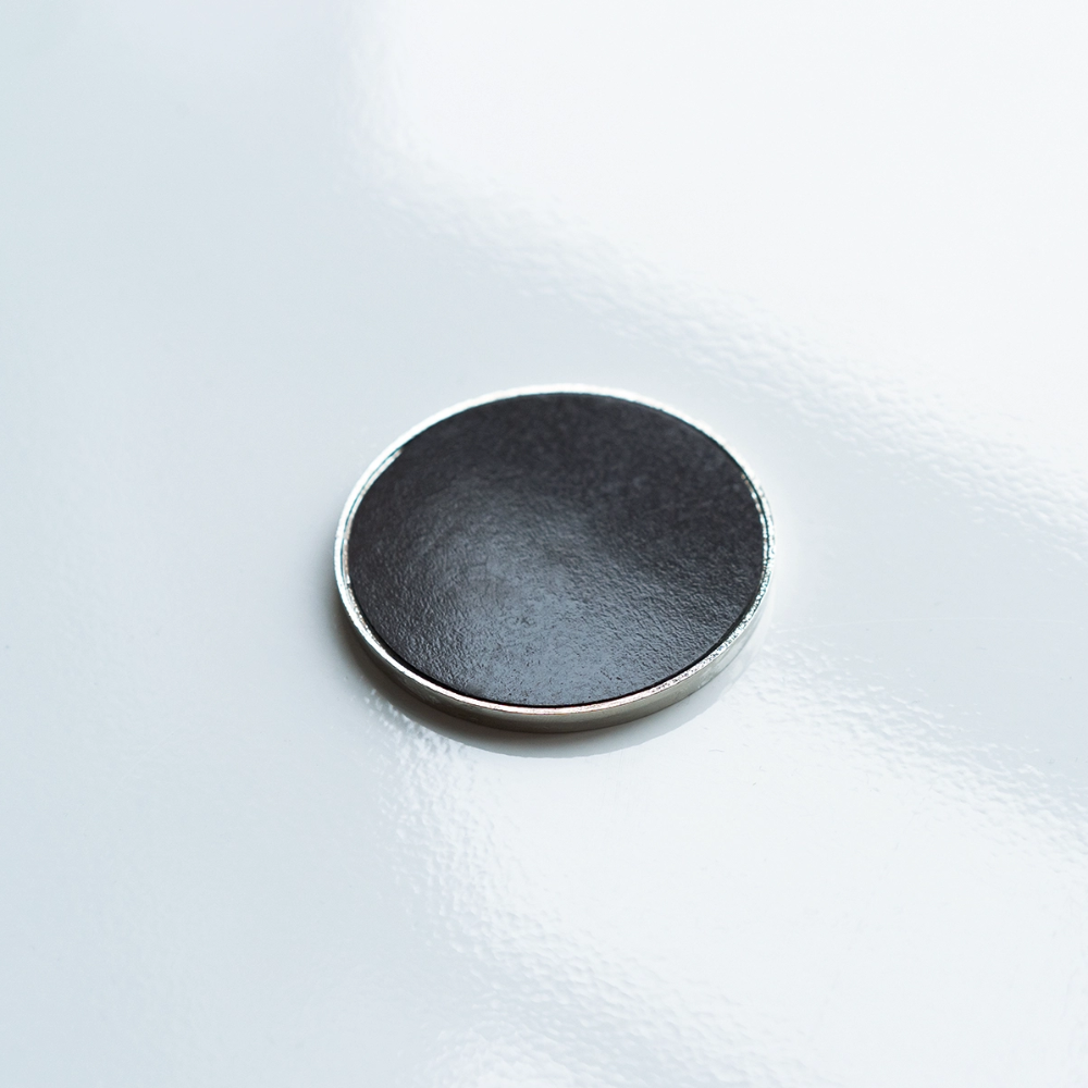 Runder Kühlschrankmagnet mit Logo STRANDMÄDCHEN - Weiß