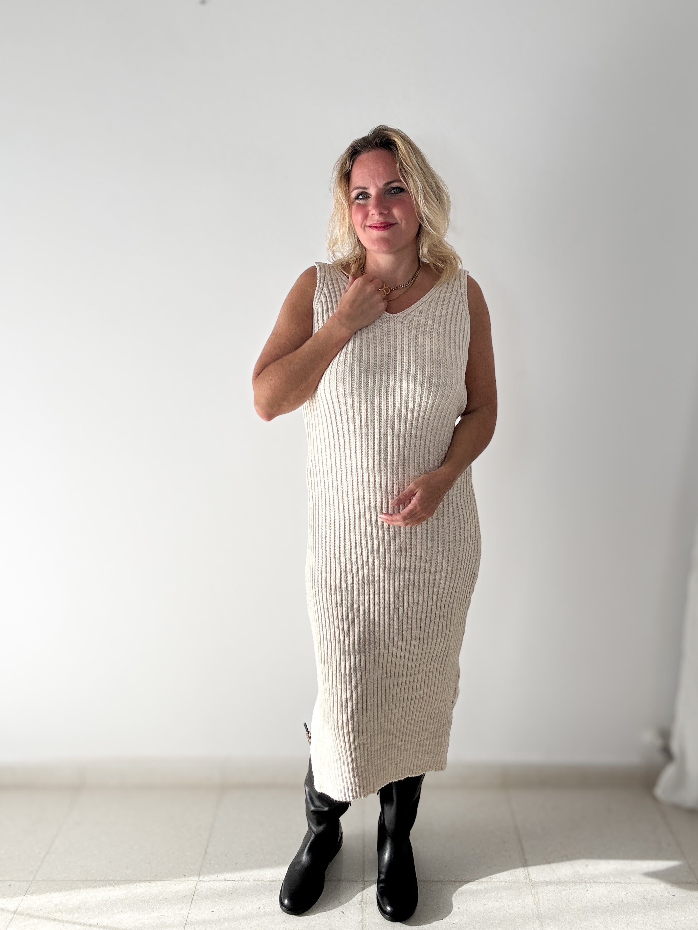 Strickkleid-Pulli Kombination